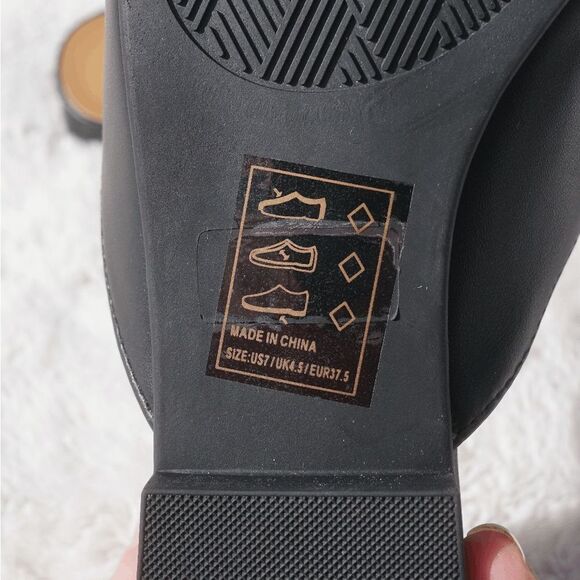 Stylish Black Mules by [Brand] - Picture 6 of 6